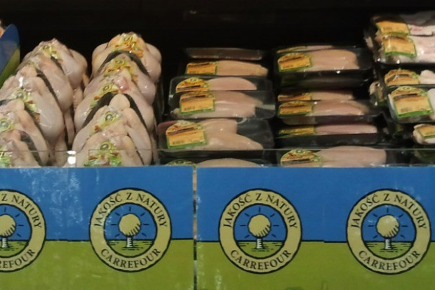 Kurczak z chowu wybiegowego marki "Jakość z Natury Carrefour", fot. ŁS Carrefour stawia na produkty naturalne