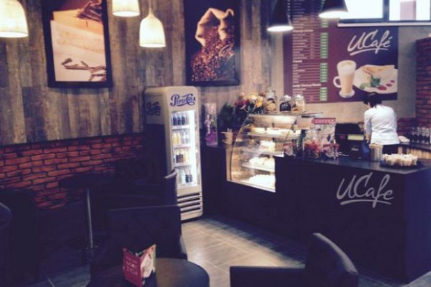 fot. Strefa UCafe w lokalu United Chicken; fot. materiały prasowe United Chicken jak McDonalds? Nowy lokal ze strefą kawiarnianą i drive-thru