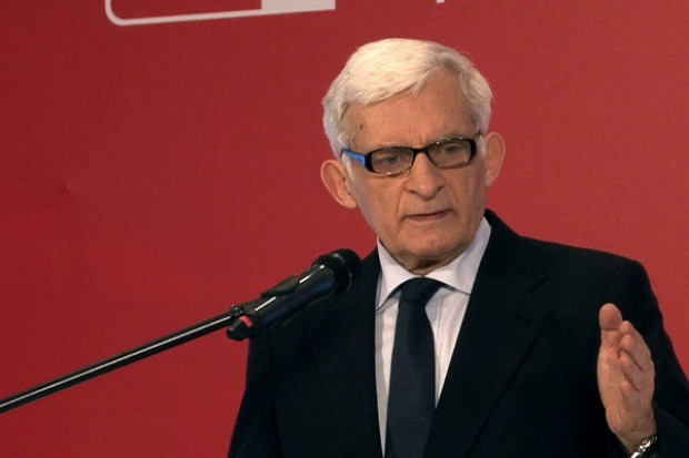 Jerzy Buzek (fot. Paweł Pawłowski/zelaznastudio.pl) Potrzebujemy zwycięstwa gospodarczego nad nuklearnym gigantem ze Wschodu