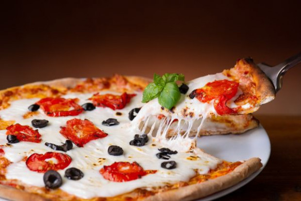 Polacy najczęściej jadają w lokalach sieciowych, głównie pizzeriach (fot. Fotolia) E-restauracje mają 2 minuty na pozyskanie klienta