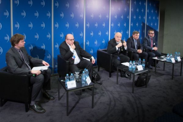 Od lewej: Łukasz Rawa, redaktor magazynu Rynek Spożywczy; Andrzej Gantner, dyrektor generalny, członek zarządu Polskiej Federacji Producentów Żywności; Marek Moczulski, prezes zarządu spółki Bakalland; Mariusz Popek, prezes zarządu ZPC Otmuchów; Józef Rolnik, prezes zarządu spółki Rolnik (fot. PTWP) EEC2015: Firmy spożywcze zwiększają inwestycje