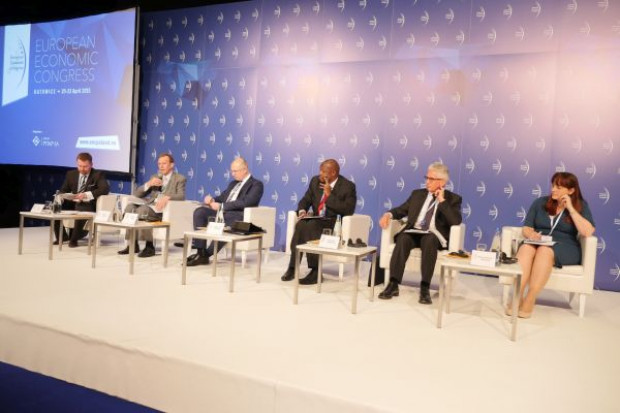 Uczestnicy III Forum Współpracy Gospodarczej Afryka-Europa Centralna, część II, dedykowana rynkowi surowcowemu fot. PTWP EEC2015: Afryka i Europa powinny połączyć siły przy interesach na tamtych rynkach (PEŁNA RELACJA)