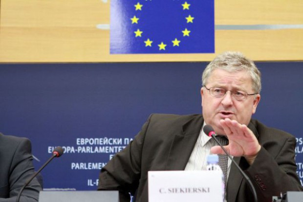 Czesław Siekierski (fot. materiały prasowe) Prawie 450 mln euro na unijne wsparcie rolnictwa w wypadku kryzysów