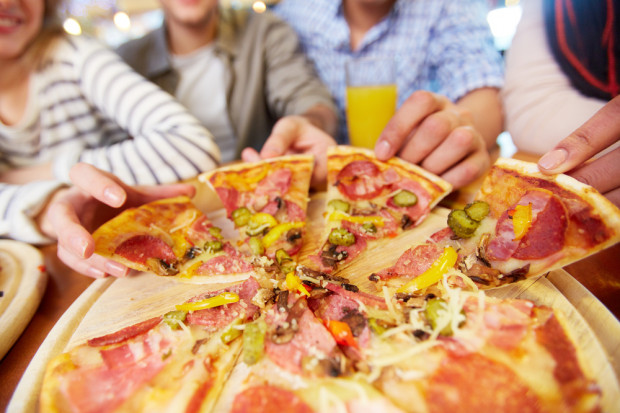 Pizza upieczona podczas EXPO miała blisko 1,6 km długości (fot. Shutterstock) W Mediolanie upieczono pizzę długą na półtora kilometra