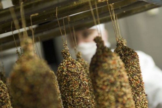 Zakłady mięsne potrafią coraz lepiej dopasować produkt do obecnych potrzeb konsumentów (fot. PTWP) Poprawia się sytuacja w przetwórstwie mięsa