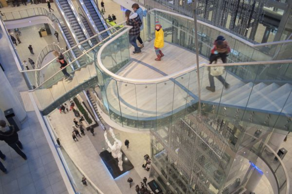 Największe pod względem ilości lokali strefy food court znajdują się w Złotych Tarasach, Blue City i CH Janki Gastronomia w centrach handlowych - raport