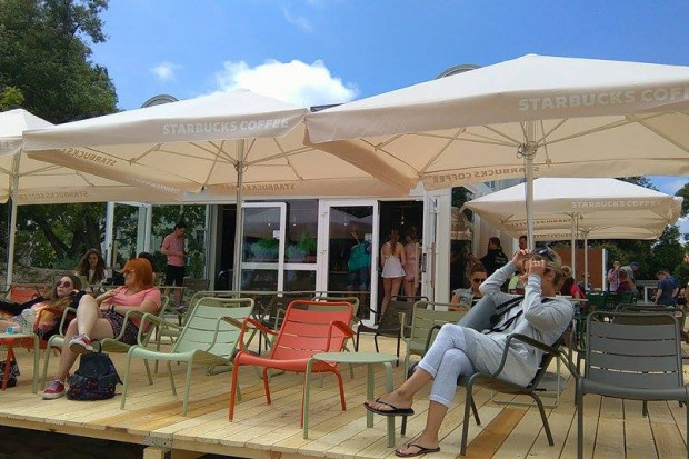 fot. materiały prasowe / Starbucks Starbucks otwiera kawiarnię na sopockiej plaży