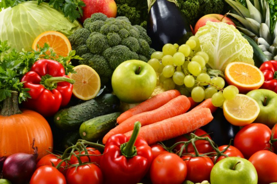 Polacy lubią świeże owoce i warzywa, jednak spożywają ich za mało