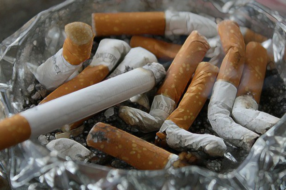 W Rzymie duża kara za rzucenie niedopałka papierosa na ulicy