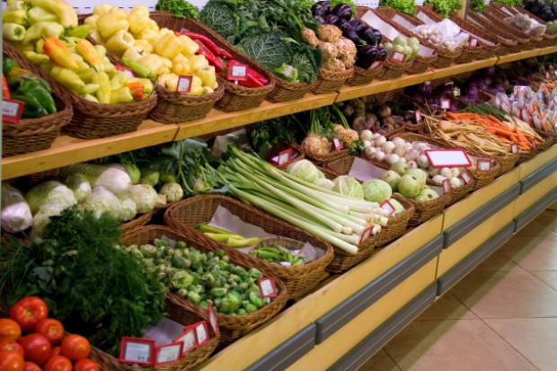 Uprawy ucierpiały przez suszę. Ceny rosną; fot. shutterstock.com Susza zbiera żniwo. Ceny warzyw i owoców szybują w górę