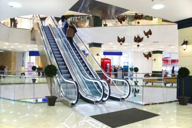 Galerie handlowe z dużymi sklepami spożywczo-przemysłowymi tracą na popularności Moda pokonała supermarkety w centrach handlowych