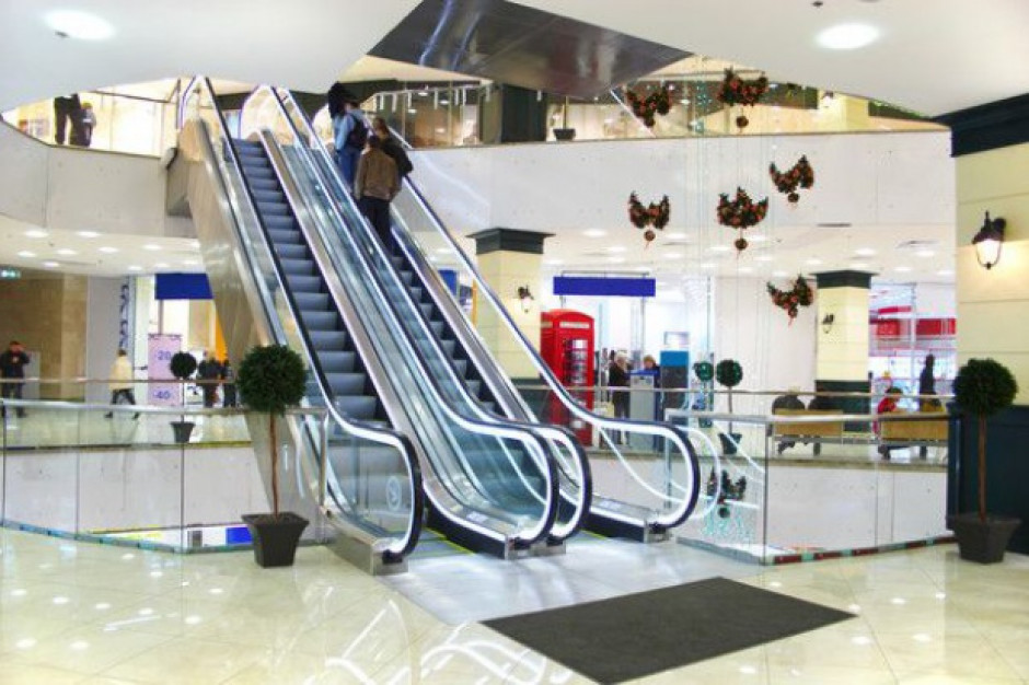 Galerie handlowe z dużymi sklepami spożywczo-przemysłowymi tracą na popularności Moda pokonała supermarkety w centrach handlowych