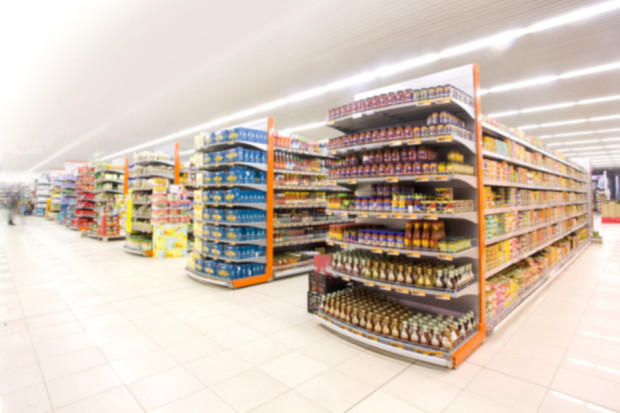 fot. Shutterstock Projekt ustawy dot. m.in. budowy supermarketów trafi do komisji