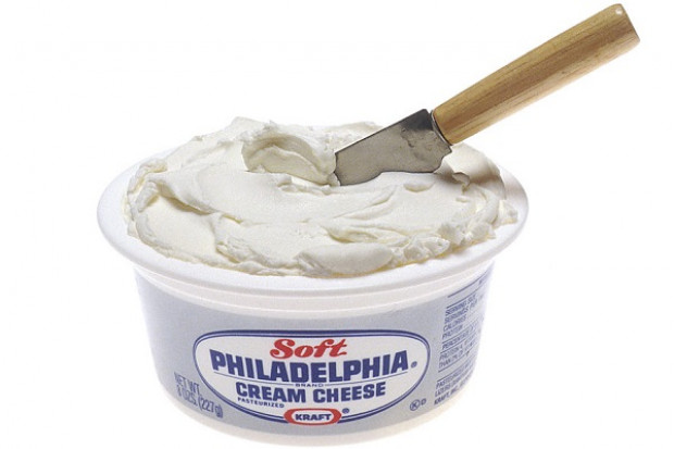 Ser kremowy Philadelphia produkowany przez Mondelez International (fot. Wikimedia Commons, domena publiczna) Mondelez poszukuje chętnego na biznes serowy i ogólnospożywczy