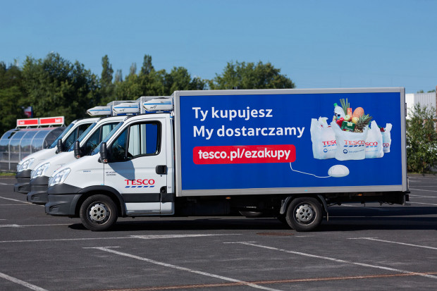 Tesco udowadnia, że kupując w internecie można zaoszczędzić wiele czasu, fot. Tesco Polacy w ciągu roku spędzają 7 dni na zakupach
