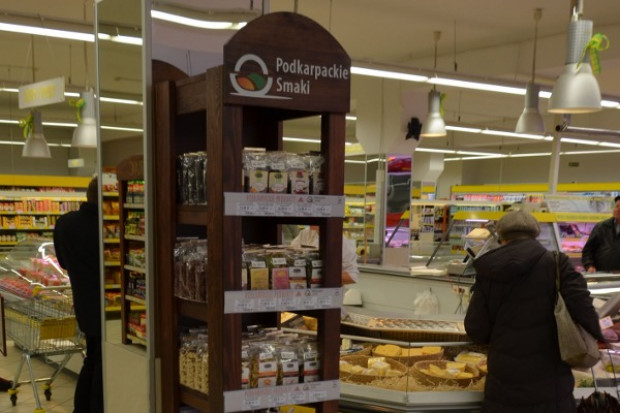 Półka Podkarpackich Smaków - od czwartku znaleźć można ją w sklepach Frac (fot. Frac) Sieć Frac promuje regionalną, podkarpacką żywność