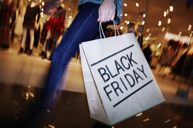 Black Friday to prawdziwe żniwa zakupowe w USA (fot. Shutterstock) Rekordowa sprzedaż przez internet z okazji