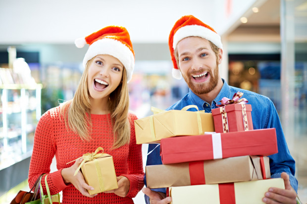 Fot. Shutterstock Przed świętami sprzedaż w dużych sieciach wzrośnie o 40-50 proc.