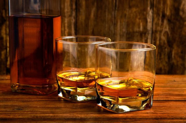 fot. Shutterstock Wzrosty na rynku whisky w Polsce trwają; w tym roku królują dyskonty
