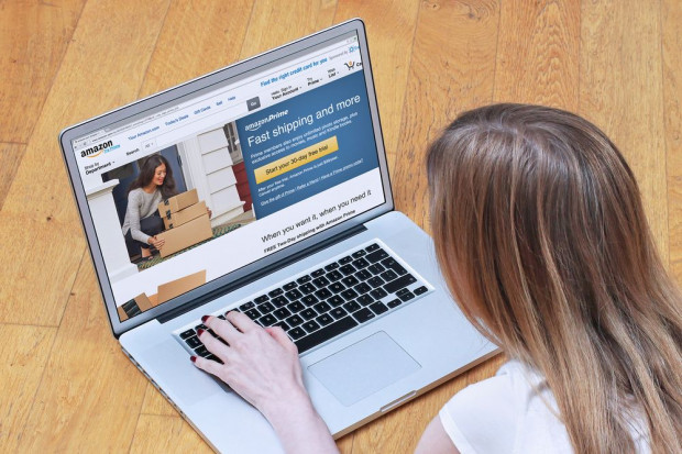Płatność za zakupy w Amazonie można rozłożyć na raty. Fot. shutterstock Amazon wprowadza nowość - zakupy na raty