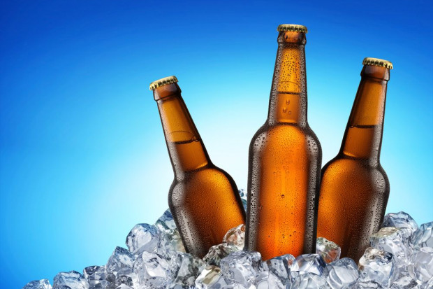 Polacy coraz chętniej sięgają po niszowe gatunki piwa. Fot. shutterstock. Producenci masowych lagerów tracą wpływy