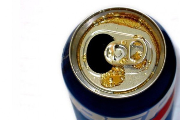 Według badań - które mogły być opłacone przez Coca-Colę i Pepsi - dietetyczna cola pomaga zrzucić wagę Coca-Cola i Pepsi sponsorowały badania naukowe nad zaletami dietetycznej coli?