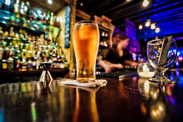 W Łodzi koncesję na alkohol może stracić kilkaset lokali gastronomicznych. Fot. shutterstock Kilkaset lokali gastronomicznych w Łodzi może stracić koncesję na alkohol
