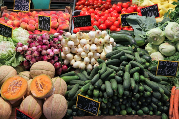 Markt spożywczy w Budapeszcie. Fot. Shutterstock Węgry: opodatkowanie sklepów wielkopowierzchniowych wzmocniło rodzimy biznes