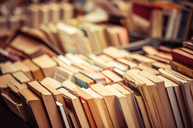 Wypożyczalnia książek w sklepach i zakładach usługowych; fot. shutterstock.com Włochy: Po likwidacji biblioteki wypożyczalnia książek u rzeźnika i fryzjera
