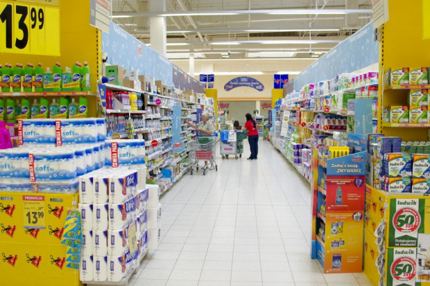 Statystyczny Polak robi zakupy raz dziennie; fot. ŻelaznaStudio 70 proc. mieszkańców Polski nie ma dostępu do hipermarketów