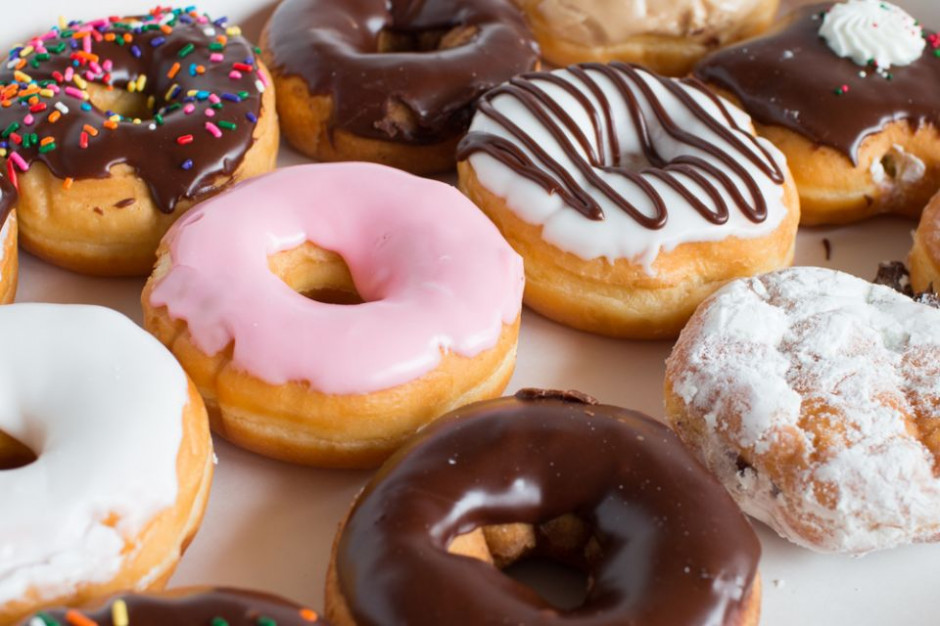 Polacy uwielbiają pączki/ fot. shutterstock Polacy to pączkożercy! W tłusty czwartek każdy zje średnio 4,6 pączka