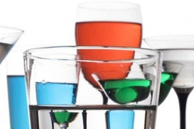 Szczególną popularnością cieszą się wódki, zarówno czyste, jak i smakowe fot. Fotolia W karnawale sprzedaż niektórych kategorii alkoholu rośnie nawet o 50 proc.