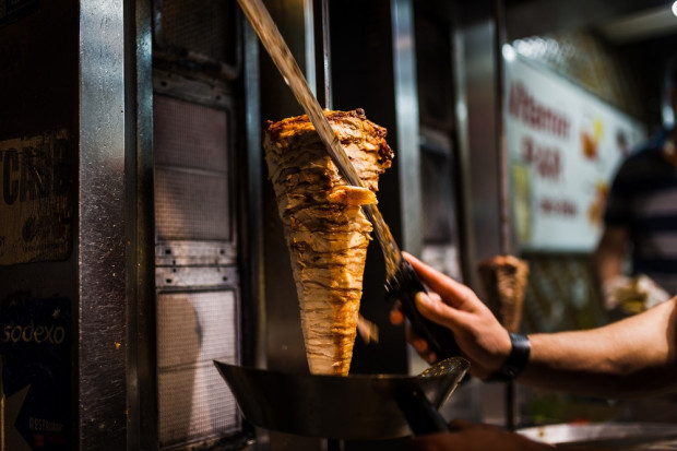Inspekcja Handlowa skontrolowała szczecińskich sprzedawców burgerów i kebabów. fot. shutterstock Szczecin: Lokale z fast foodami oszukiwały klientów