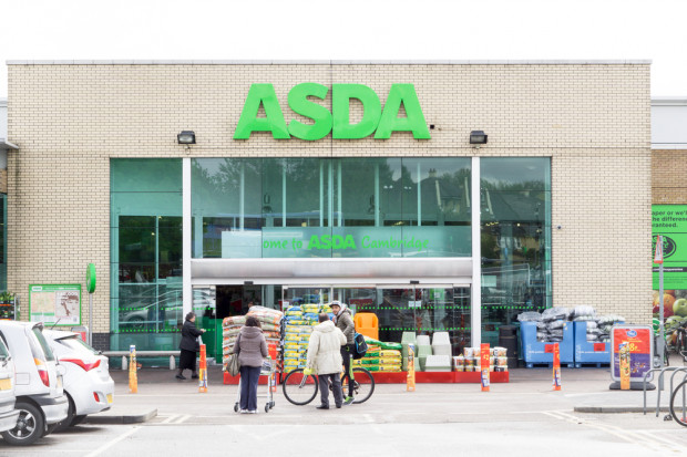 Supermarkety Asda podpisały kontrakt z Arla Foods na dostawę mleka. Fot. shutterstock Supermarkety Asda podpisały kontrakt z Arla Foods na dostawę mleka