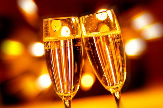 Wino musujące nie jest już tylko alkoholem do celebrowania świąt, a stało się wyborem codziennym fot. Shutterstock Segment win musujących będzie rósł przez najbliższe lata