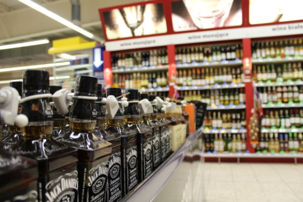 Ograniczenia w legalnej sprzedaży alkoholu w Warszawie może spowodować zamknięcie wielu sklepów w stolicy fot. ŁR Ograniczenie legalnej sprzedaży alkoholu zagrożeniem dla wielu sklepów