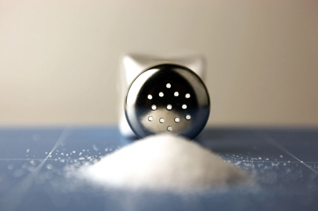 Dorosły człowiek powinien spożywać max. 5 gramów soli dziennie; fot. shutterstock.com Dietetycy alarmują: Polacy spożywają ponad dwa razy więcej soli niż powinni