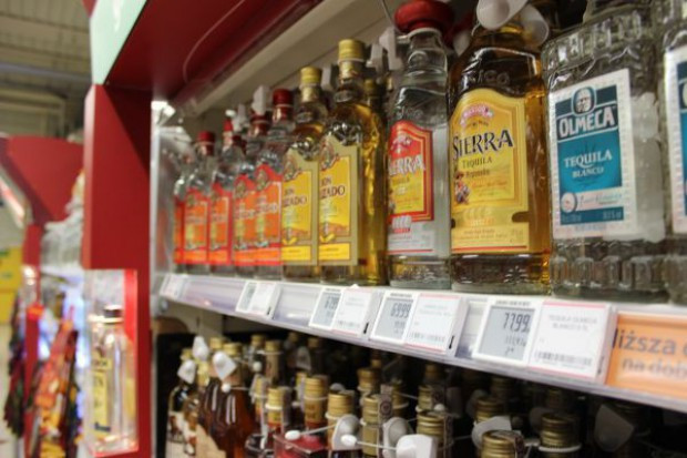 Ograniczanie legalnej sprzedaży alkoholu zawsze powoduje przekierowanie handlu do szarej strefy fot. ŁR PIH: Niepokojące są plany ograniczenia sprzedaży alkoholu w sklepach w całym kraju