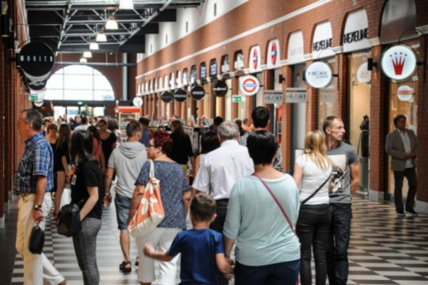 fot. materiały prasowe (Ptak Outlet) Większość Polaków za zakazem handlu w niedziele - kontrowersje wokół projektu