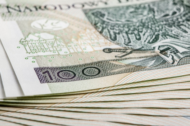 Sprzedawcy średnio zarabiają ok. 2 tys. zł / fot. shutterstock Sprzedawcy zarabiają średnio ok. 2 tys. zł