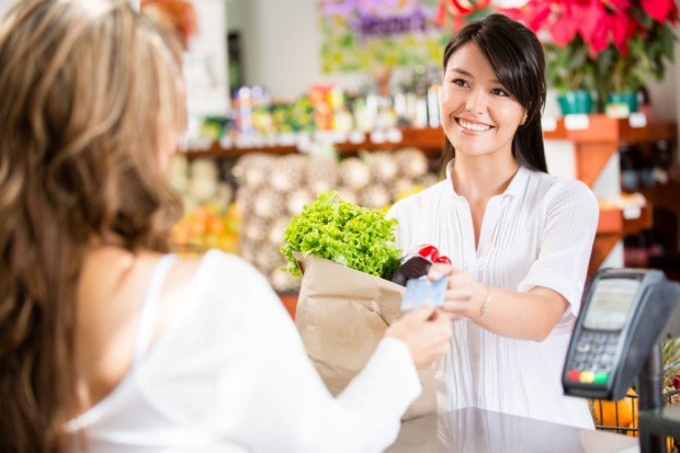 Sklepy małoformatowe: Wzrost sprzedaży alkoholu, produktów tytoniowych i napojów. Fot. shutterstock Sklepy małoformatowe: Wzrost sprzedaży alkoholu, produktów tytoniowych i napojów