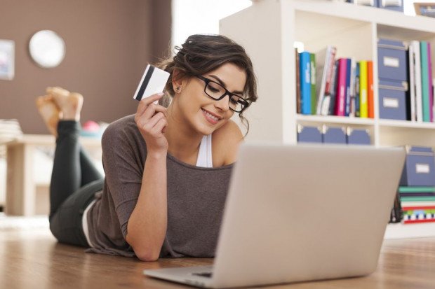 Internet jest ważnym narzędziem zakupowym kobiet. Fot. shutterstock Badanie: Internet jest ważnym narzędziem zakupowym kobiet