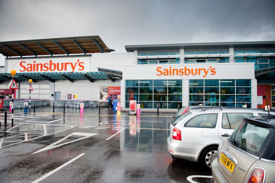 fot. Market sieci Sainsbury's; fot. Tesco vs. Sainsbury's: Zacięta rywalizacja na rynku brytyjskim