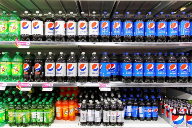 Spadek przychodów PepsiCo; fot. shutterstock.com PepsiCo notuje prawie 3-proc. spadek przychodów w I kw.