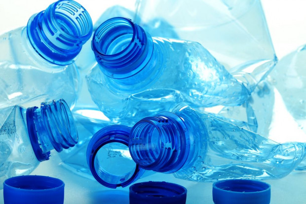 W planach kaucje na butelki PET; fot. shutterstock.com Będą kaucje na butelki PET? Ceny napojów mogą wzrosnąć
