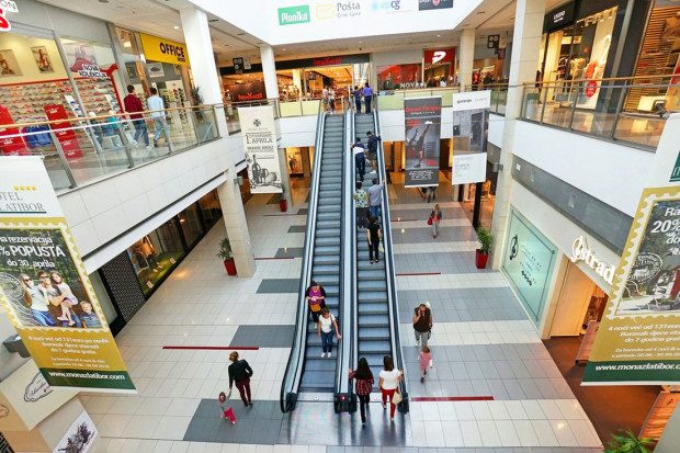 fot. shutterstock Co czwarty klient galerii kupuje pod wpływem informacji emitowanych w mediach In-store