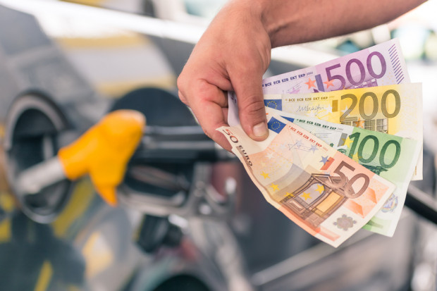 Badanie Kekemeke wykazało, że programy lojalnościowe na stacjach benzynowych nie są atrakcyjne dla polskich konsumentów. fot. shutterstock Kekemeke: Fiasko programów lojalnościowych na stacjach benzynowych to nie przypadek