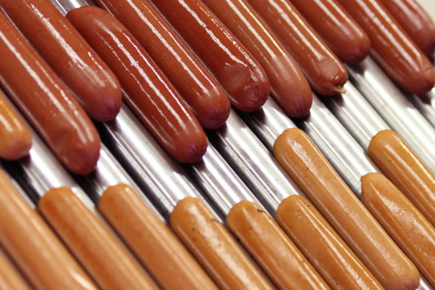fot. shutterstock Konsumenci coraz chętniej sięgają po przekąski i produkty śniadaniowe na stacjach benzynowych