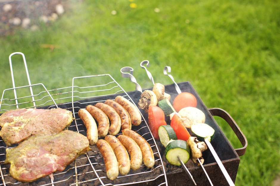 fot. za pixabay.com Mocny wzrost sprzedaży mięsa, wędlin i piwa w sezonie grillowym