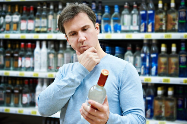 fot. shutterstock Posłowie chcą ograniczyć nocny handel alkoholem